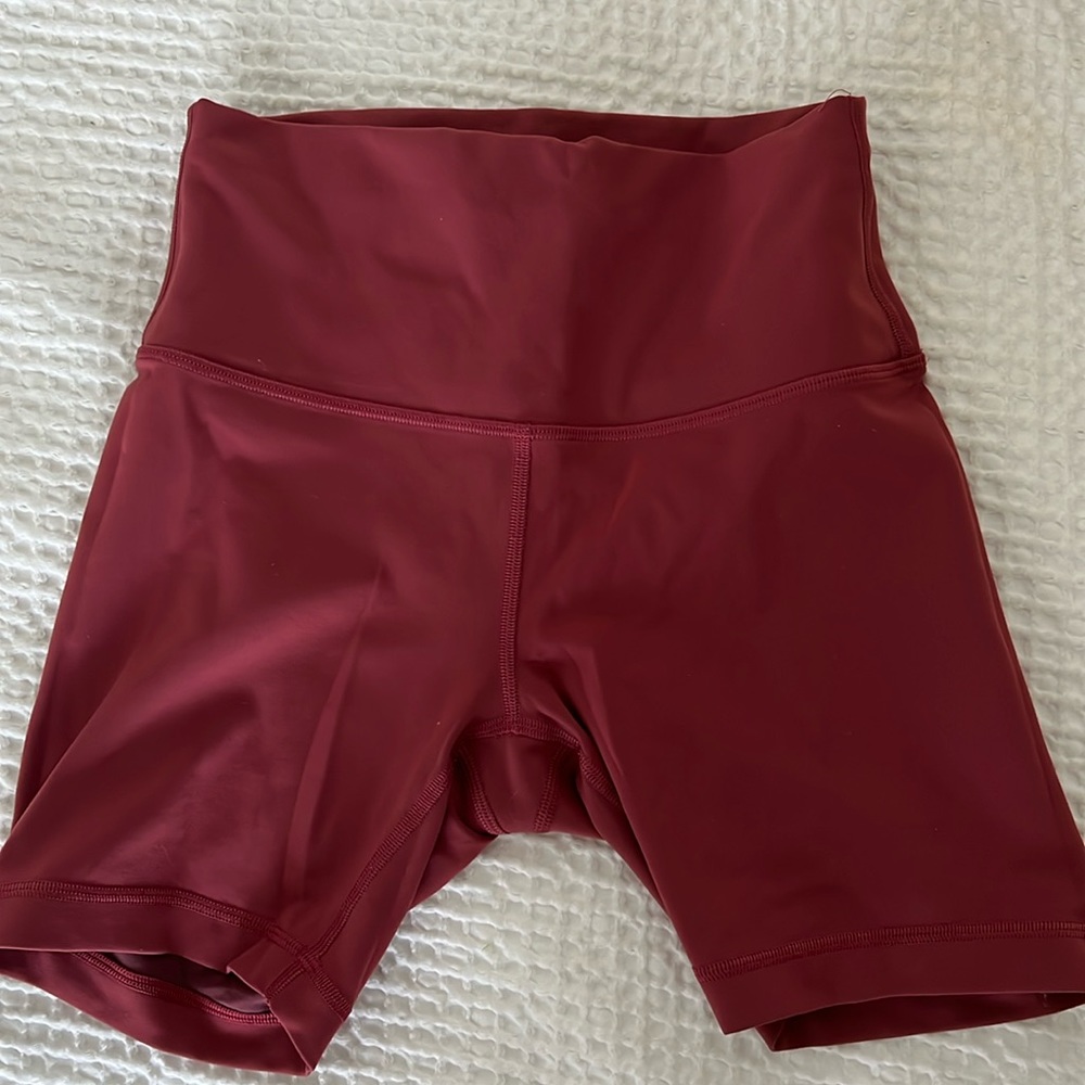 Lululemon Wunder Under 6” biker short
